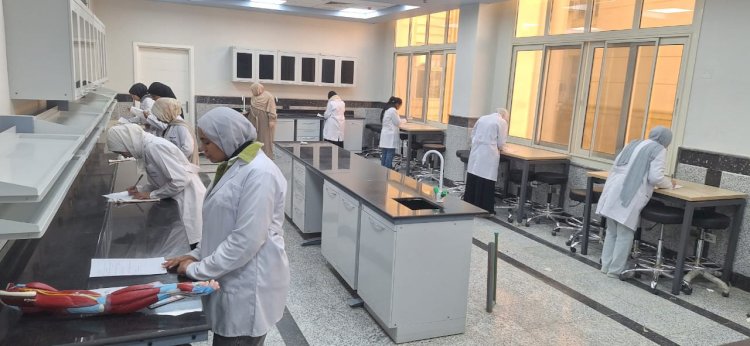 انتظام الامتحانات العملية والشفوية لبرنامج العلاج الطبيعي بجنوب الوادي الأهلية