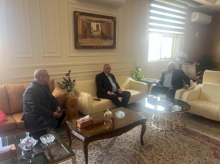 رئيس "بحوث الصحراء" يلتقي بمحافظ الوادي الجديد لمناقشة تعزيز التنمية الزراعية