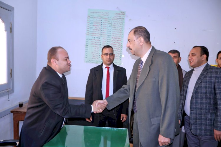 محافظ سوهاج يتفقد عددا من لجان انتخابات الإعادة لمجلس النواب بأخميم وسوهاج وساقلتة