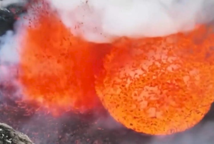 انفجار قوي في بركان إتنا بجزيرة صقلية الإيطالية وصل لـ 400 متر