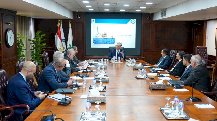 وزير البترول يعقد اجتماعا لمتابعة مشروعات زيادة إنتاج الغاز خلال العام الجديد