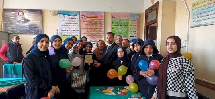 مدير تعليم أبوتشت يتفقد انتظام الدراسة ويشهد تحكيم مسابقة تحدي القراءة العربي