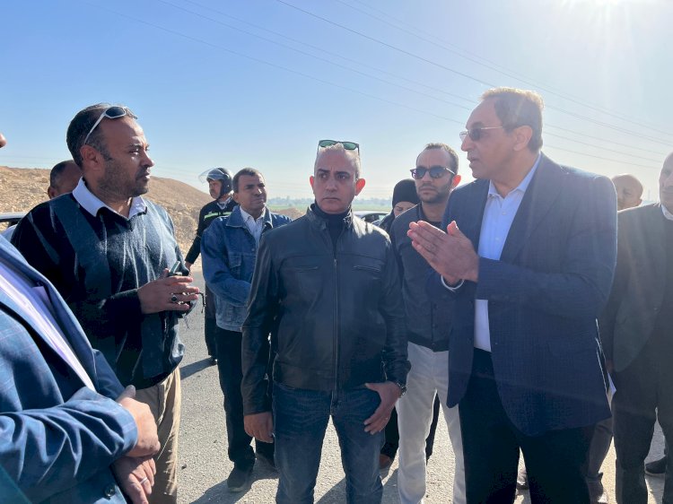 محافظ قنا يتفقد الطريق الصحراوي الغربي ويوجه بإجراءات عاجلة لرفع الكفاءة