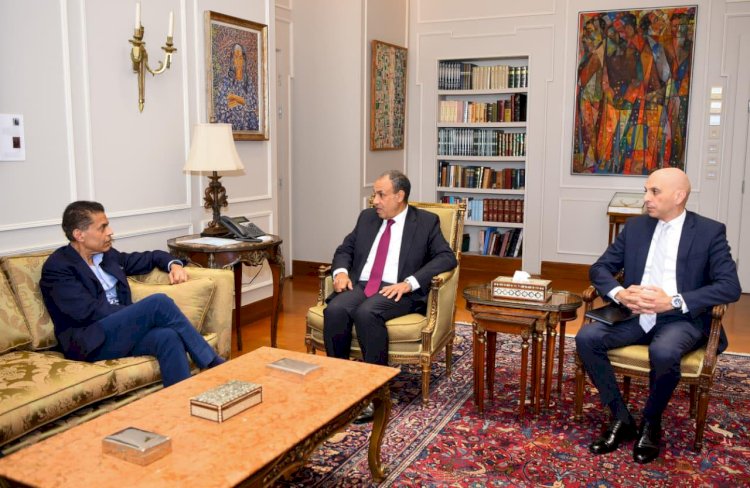 وزير الخارجية يلتقي الإعلامي الأمريكي فريد زكريا