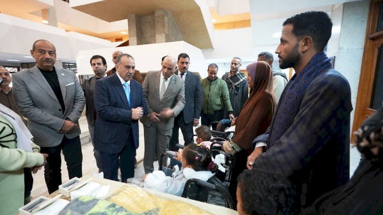 محافظ أسيوط يبدأ العام الميلادي الجديد بتلبية احتياجات الأطفال من ذوي الهمم