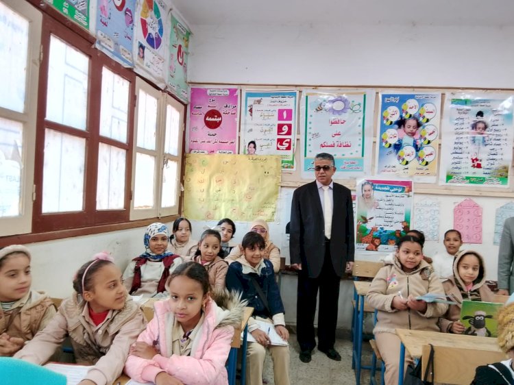 وكيل تعليم أبوتشت يتابع امتحانات الصفوف الابتدائية… ولا شكاوى داخل اللجان