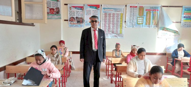 انضباط اللجان وسير منتظم.. وائل ابو عايد  يتابع امتحانات مدارس أبوتشت