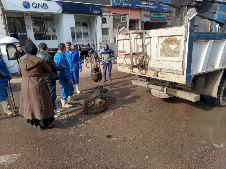 محافظ كفرالشيخ يتابع جهود صيانة شبكة الصرف الصحي بدسوق