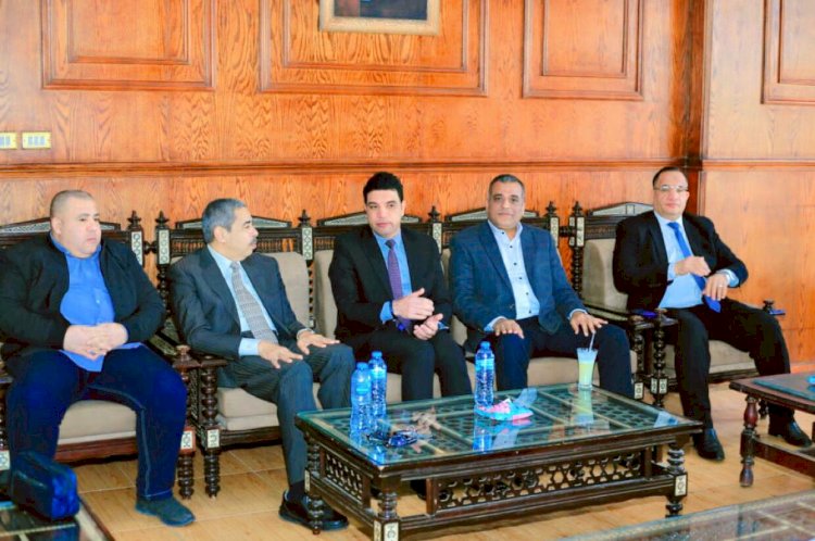 نائب محافظ سوهاج يزور نادي القضاة ويهنئ مجلس الإدارة الجديد