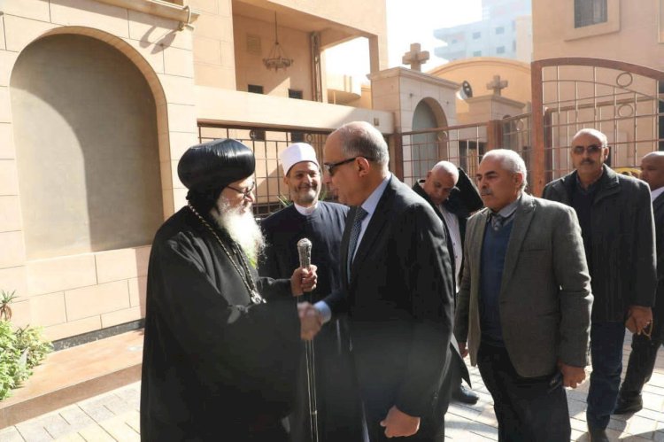 محافظ المنيا يزور مطرانية الأقباط بمغاغة والعدوة للتهنئة  بعيد الميلاد