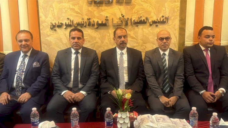 محافظ سوهاج يشارك أطفال "بيت الرحمة" المسيحية فرحتهم بعيد الميلاد