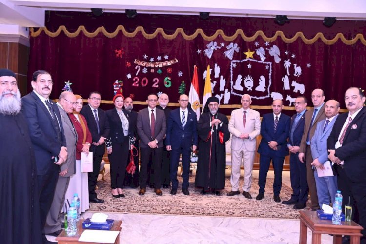 وفد جامعة أسيوط يتسلّم رسالة قداسة البابا للسلام من كنيسة الأقباط الكاثوليك
