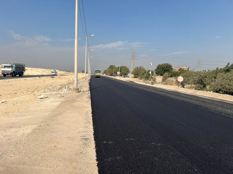 محافظ قنا: استكمال أعمال رصف الطريق الصحراوي الغربي
