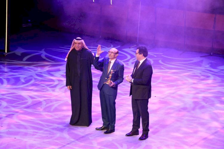 محمد صبحي يتصدر مشهد الافتتاح.. تكريم خاص في الدورة 16 من مهرجان المسرح العربي