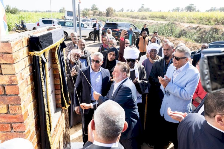 "حسن وعلاء" يتفقدان عدد من القرى المستفيدة من مشروع دعم صغار المزارعين بأسوان