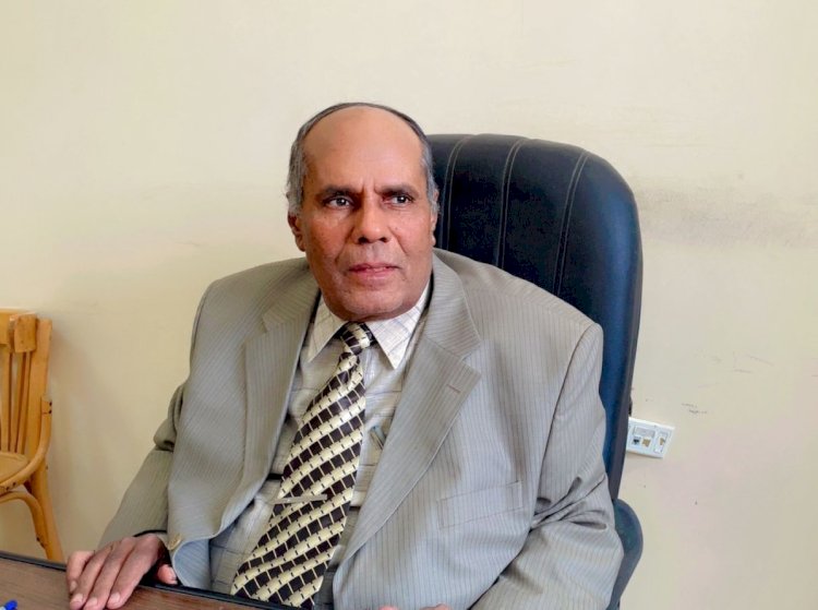 الشاعر الدكتور مصطفي رجب يكتب : الحديث ذو شجون