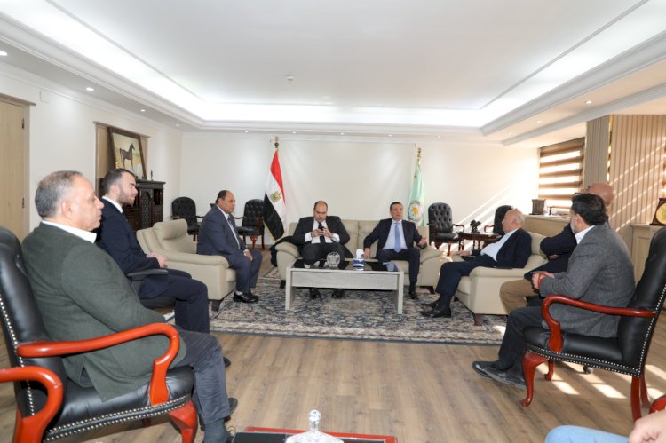 وزير الزراعة ورئيس "حماية المنافسة" يبحثان مع اتحاد الدواجن ضبط السوق