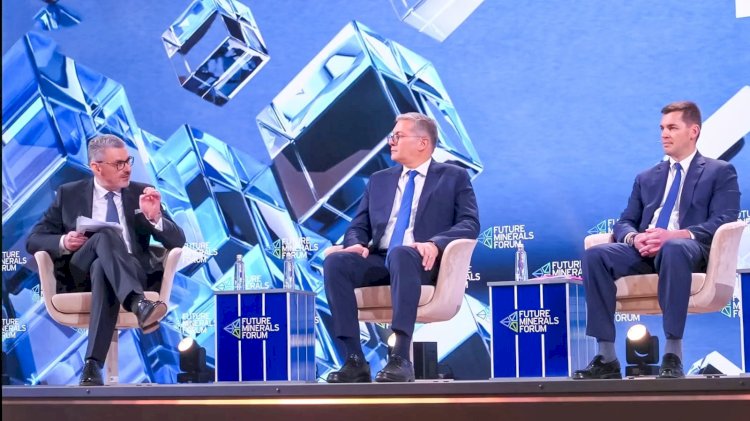 وزير البترول يؤكد  ضرورة إعطاء الأولوية للتكنولوجيات الحديثة