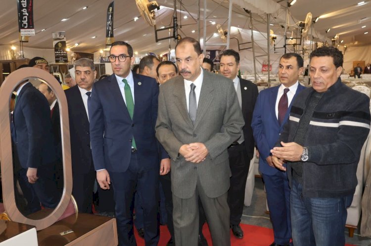 تنمية المشروعات يفتتح النسخة ٢٩ من سلسلة معارض صنع في دمياط للاثاث بسوهاج