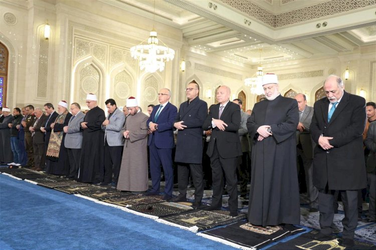 الازهري يؤدي صلاة الجمعة بمسجد العزيز الحكيم بمشاركة عدد من الوزراء