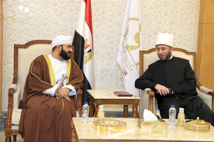 وزير الأوقاف يستقبل الوزير العُماني بمسجد مصر الكبير