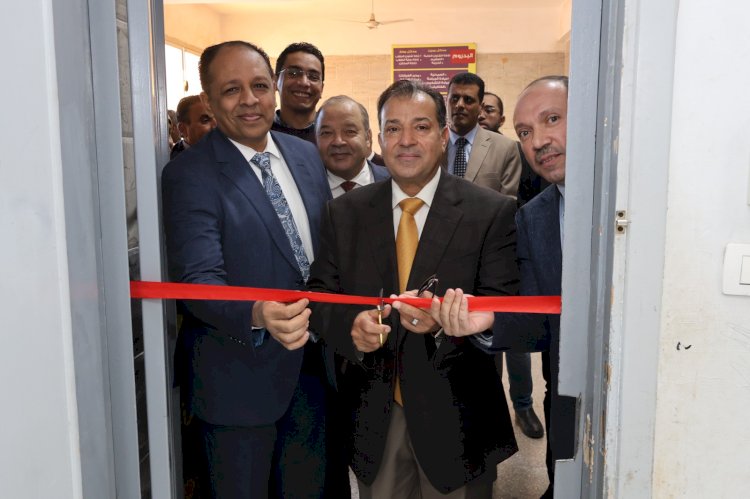 رئيس جامعة قنا يفتتح منظومة الحوكمة الإلكترونية  للخدمات الطبية بطب الأسنان