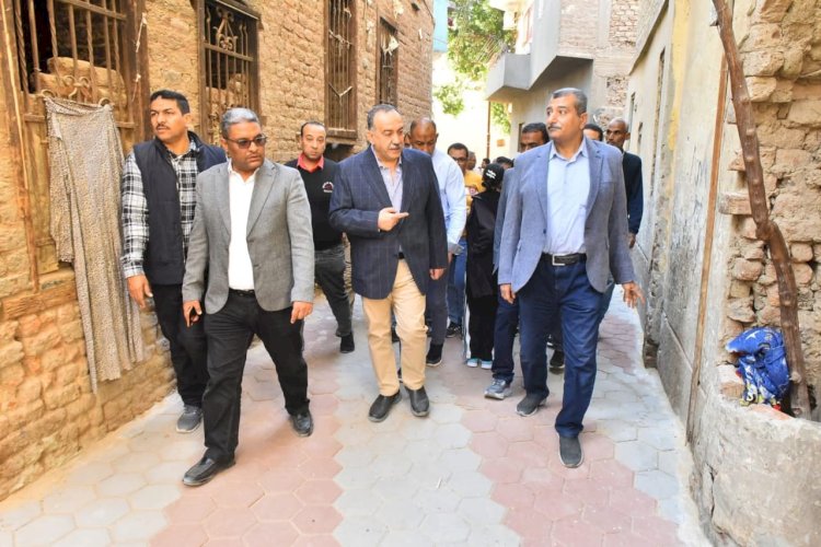 محافظ أسيوط يتفقد تطوير شارع المدارس بأبنوب بتكلفة 22 مليون جنيه