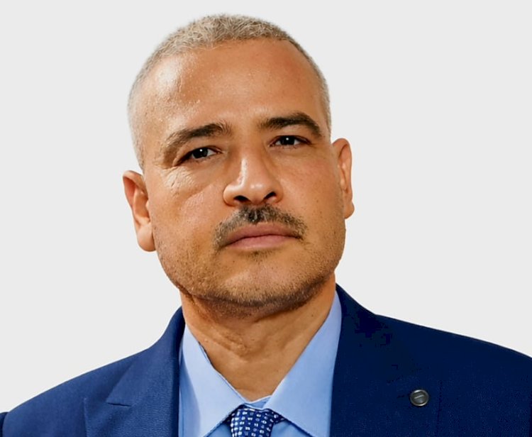 حسني الإتلاتي يكتب : القرعة تتباهى بشَعر بنت أختها