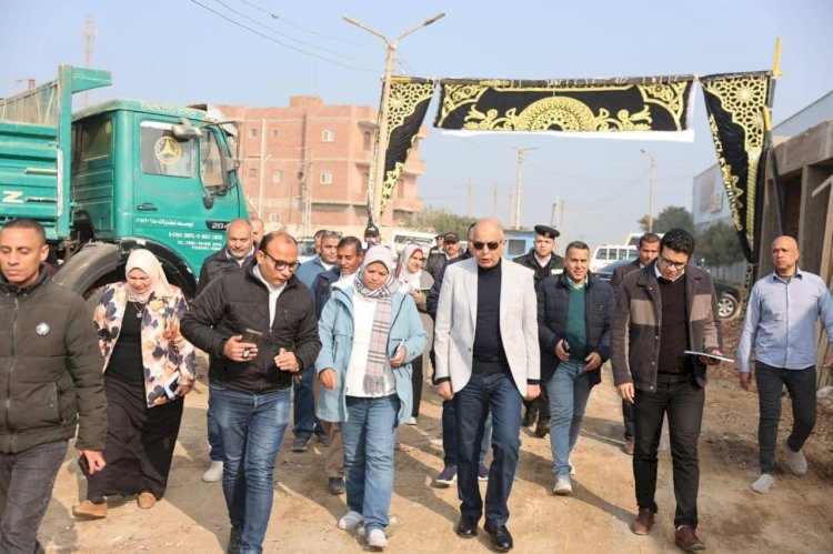 محافظ المنيا يتفقد السوق الحضاري ببني مزار