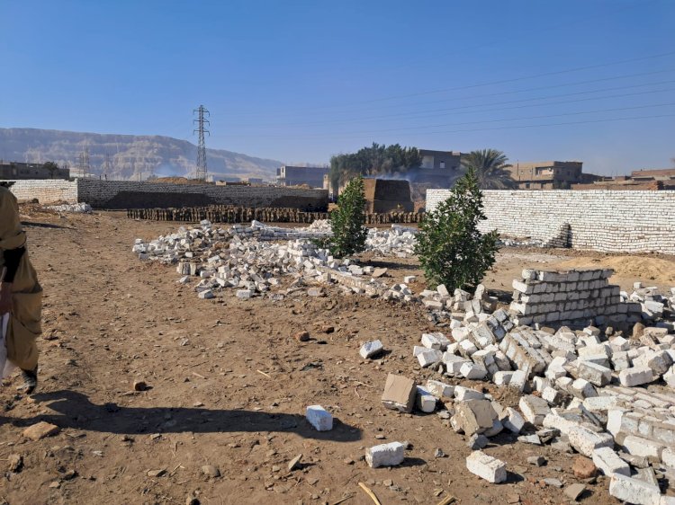 حملة مكبرة تزيل 19 حالة تعدٍ على الأراضي الزراعية بنجع حمادي