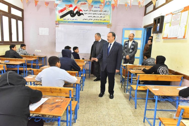 محافظ أسيوط يتفقد لجان الإعدادية ميدانيًا: الامتحانات منتظمة ولا شكاوى من الطلاب