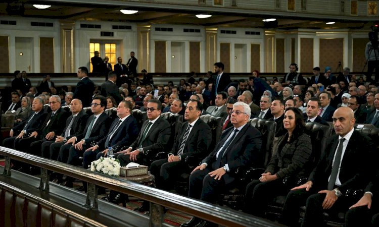 رئيس جامعة أسوان يشارك في فعاليات إطلاق "منحة علماء المستقبل"