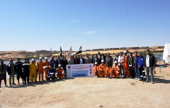 نائب محافظ أسوان يشارك فى تجربة حابى 3 لمكافحة التلوث البترولى بنهر النيل