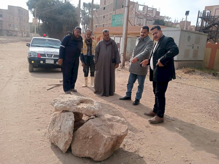 محافظ قنا يشدد على رصد غرف الصرف الصحي المكشوفة وتغطيتها