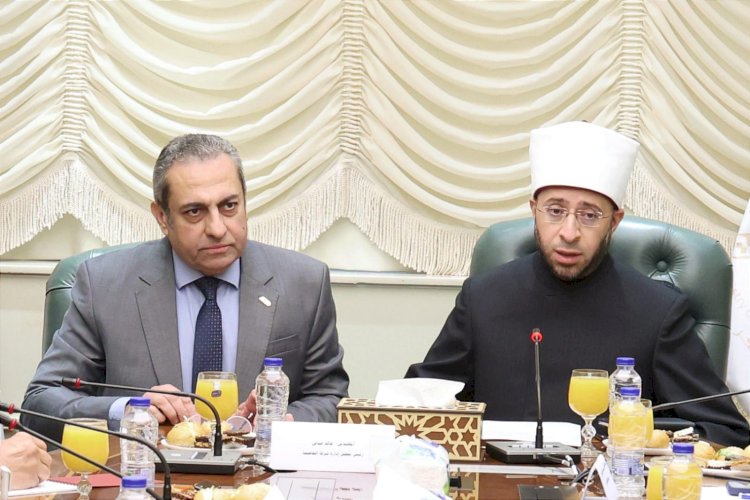 استعدادًا لاستقبال شهر رمضان: وزير الأوقاف يلتقي رئيس شركة العاصمة الجديدة