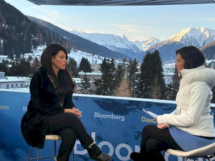 تفاصيل حوار د. رانيا المشاط مع شبكة بلومبرج الدولية