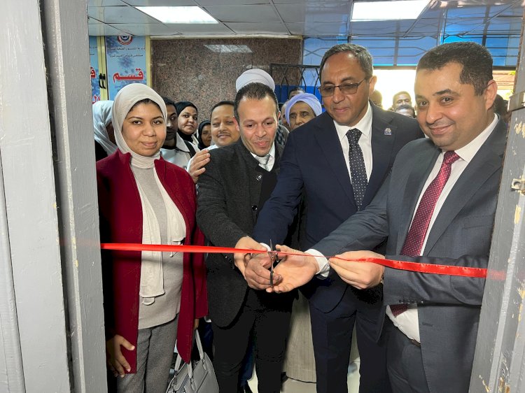 محافظ قنا يفتتح أول مكتب لخدمة عملاء التأمين الصحي بمستشفى قوص المركزي