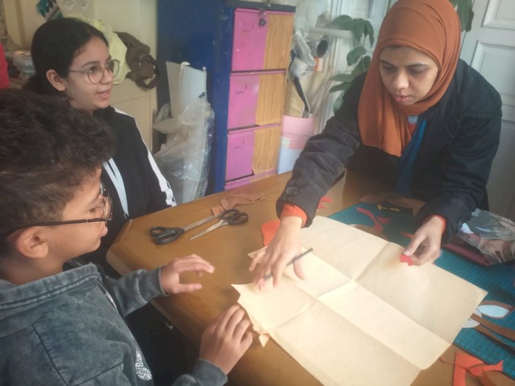 ورش فنية تُشعل الإبداع بمكتبة القاهرة الكبرى