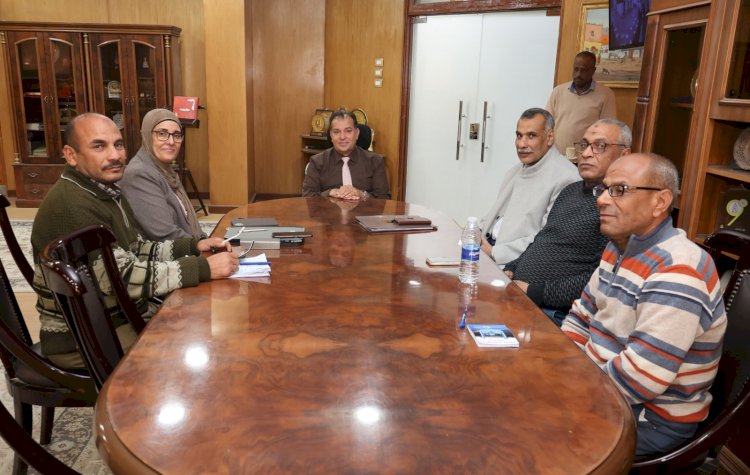 رئيس جامعة قنا يناقش إطلاق مبادرة " 100 يوم نظافة تحت شعار  حنلمعها "