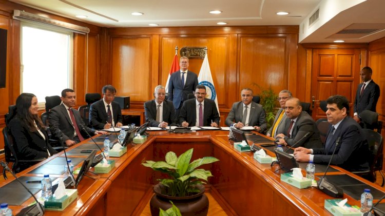 وزير البترول  يشهد توقيع مذكرة مع "شينج فا" الصينية للاستثمار