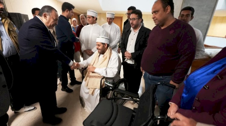محافظ أسيوط يدعم مواطنًا من ذوي الهمم بكرسي متحرك كهربائي