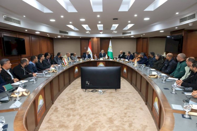 محافظ الجيزة يعقد لقاءً موسعًا مع جهاز التفتيش والمتابعة لتنظيم منظومة العمل