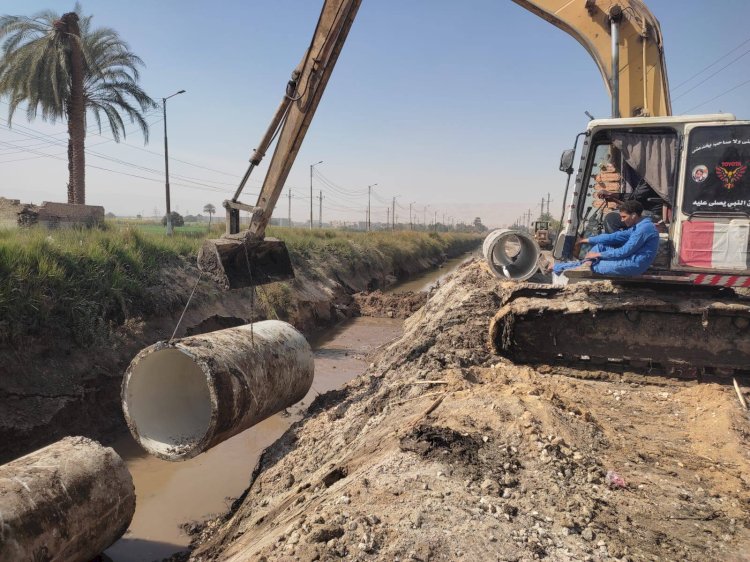 محافظ قنا: استمرار العمل في تغطية تفريعة ترعة الخطارة 2 بنقادة