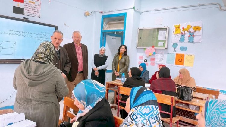 وكيل تعليم أسيوط يتفقد ورش الرواية بالقصة لمعلمات رياض الأطفال بالبداري