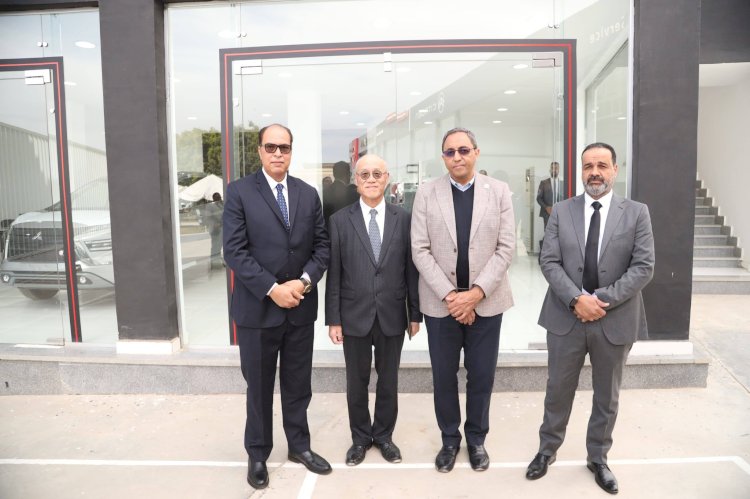 محافظ قنا والسفير الياباني يتفقدان المجمع الصناعي بالصالحية