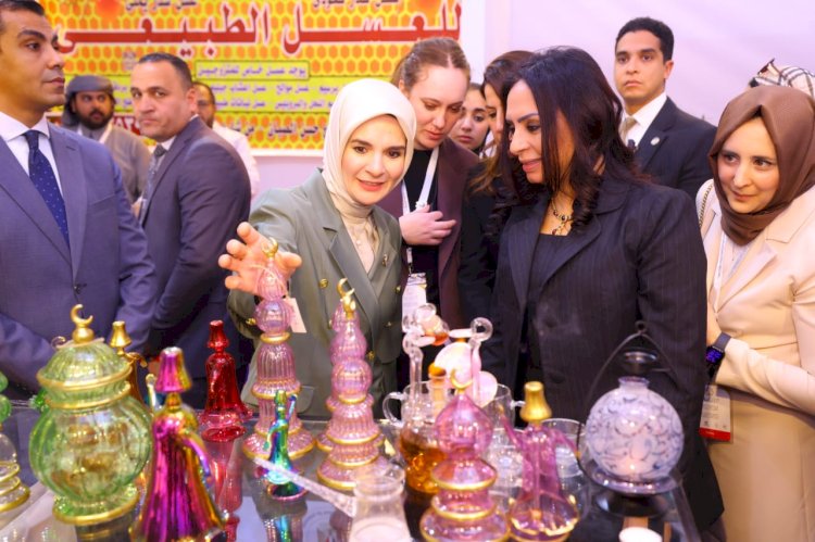 وزيرتا التضامن والأسرة المصرية والتركية  تتفقدان معرض "ديارنا" بمدينة نصر
