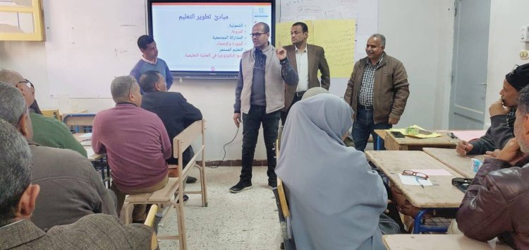 عبد الرافع يتفقد تدريب إعداد قيادات مدارس التعليم الابتدائى بفرشوط