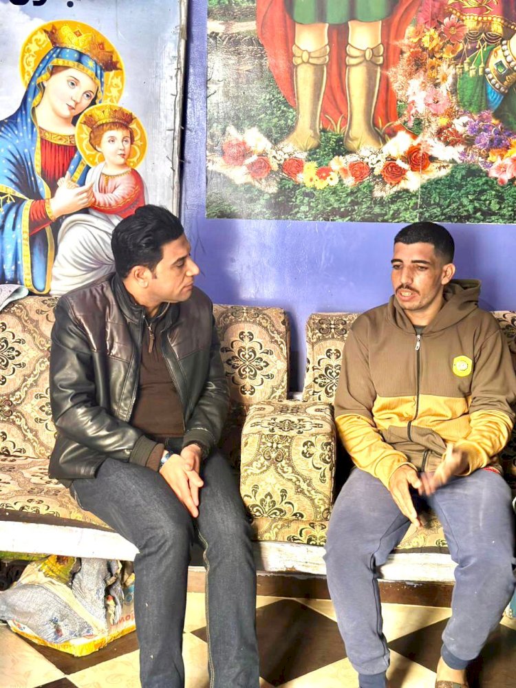 نائب محافظ سوهاج يزور الشاب «نادر» بمنزله ويهديه «تروسيكل» تحقيقاً لأمنيته