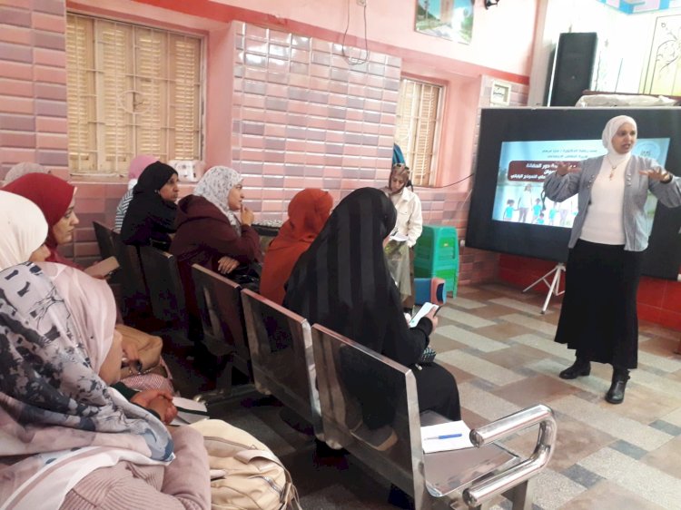 التضامن تنظم التدريب الشامل لميسرات دور الحضانات بأسوان