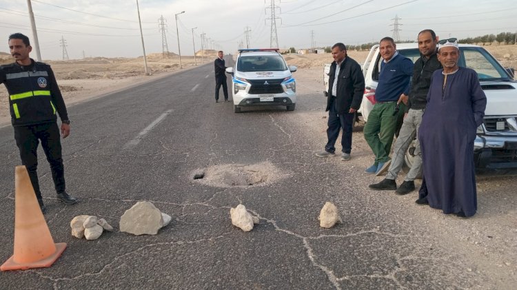 استجابة فورية للأهالي..إصلاح هبوط أرضي  بالصحراوي الغربي قنا-المحروس